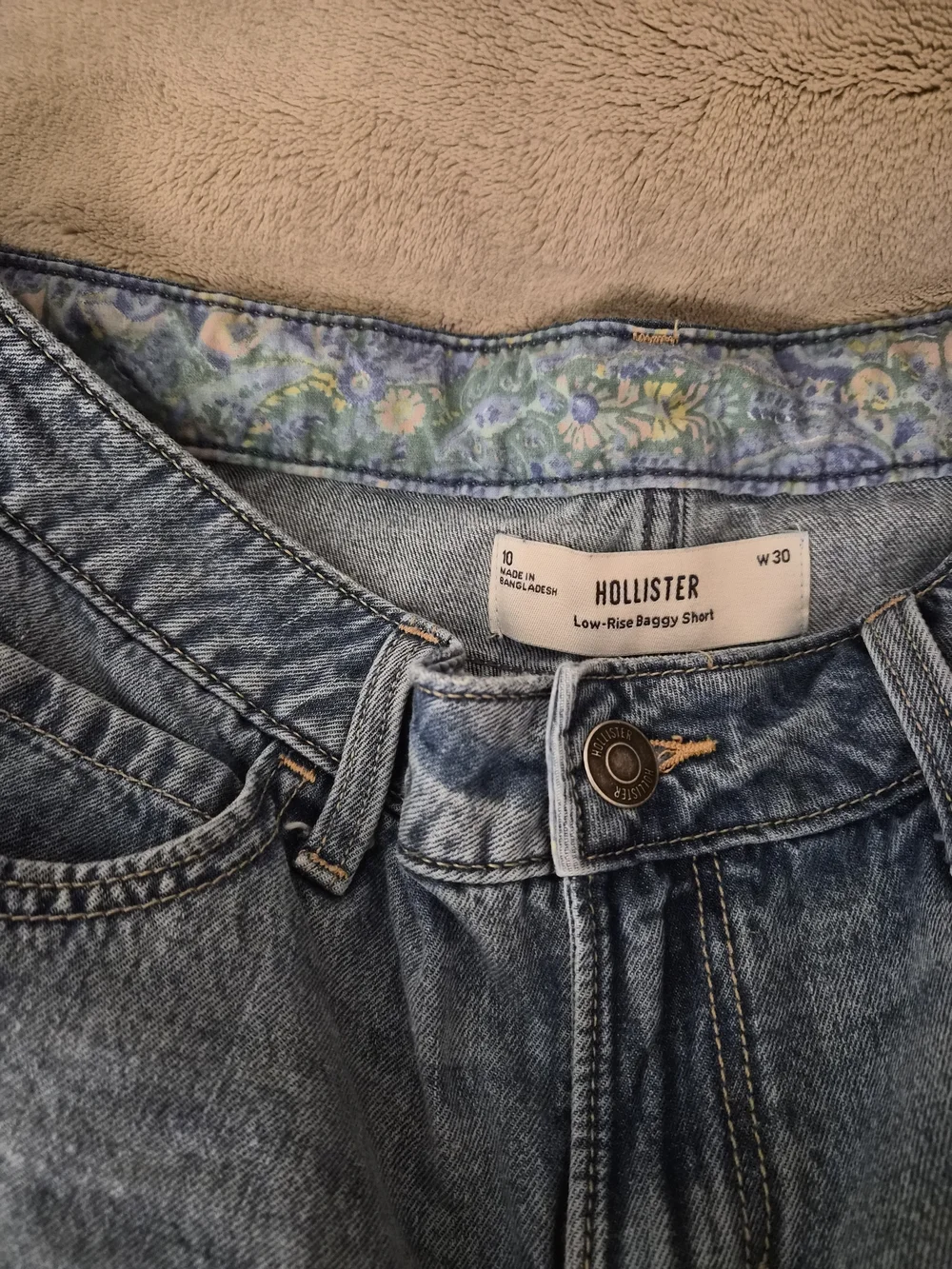 Hollister Low Rise Baggy Shorts With Foldable Waistband